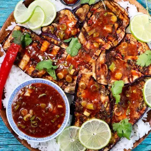 Aubergrill med bbq-saus – Ny grillfavoritt – ovenfra naerbilde web 1
