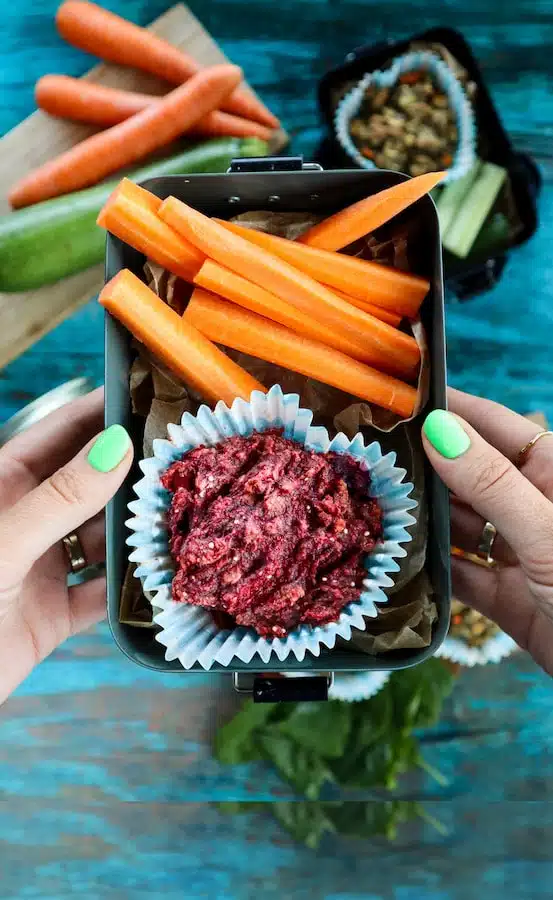 Matpakkemuffins – proppfull av protein og næring – holder matpakke med rod muffins web 1